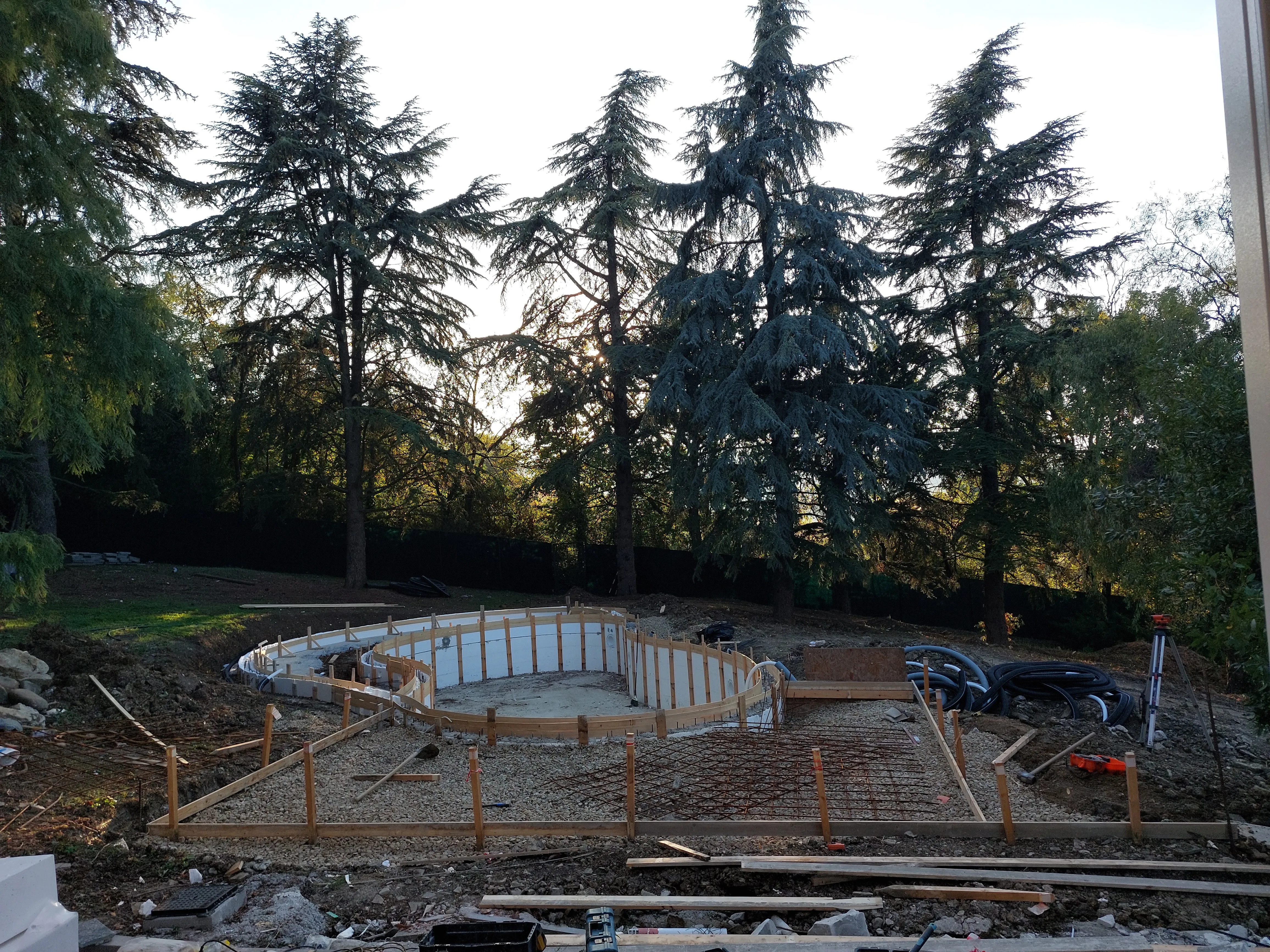 Il cantiere prende forma — Kash Piscine cantiere