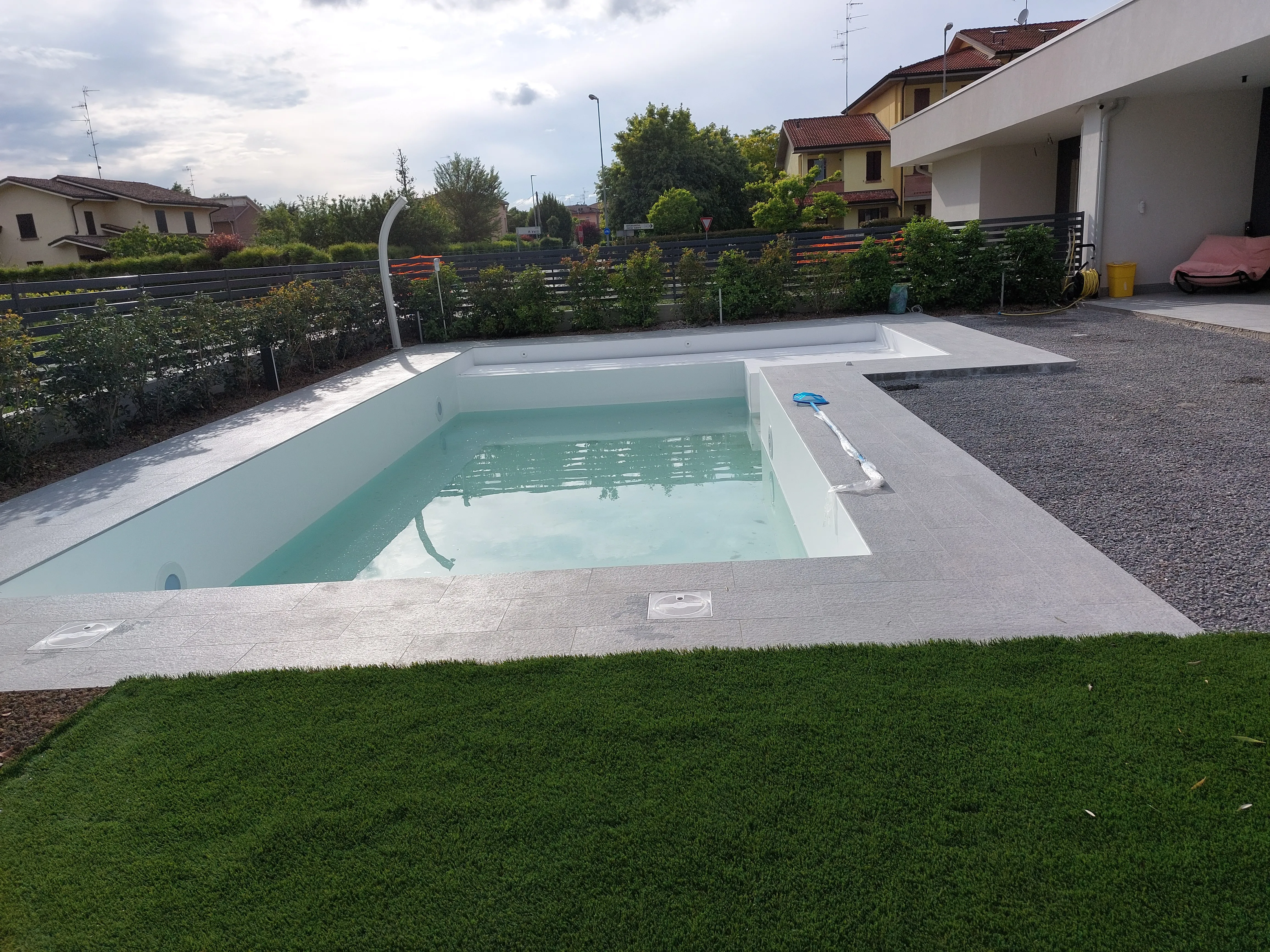Piscina a skimmer — dettaglio vasca — Kash Piscine