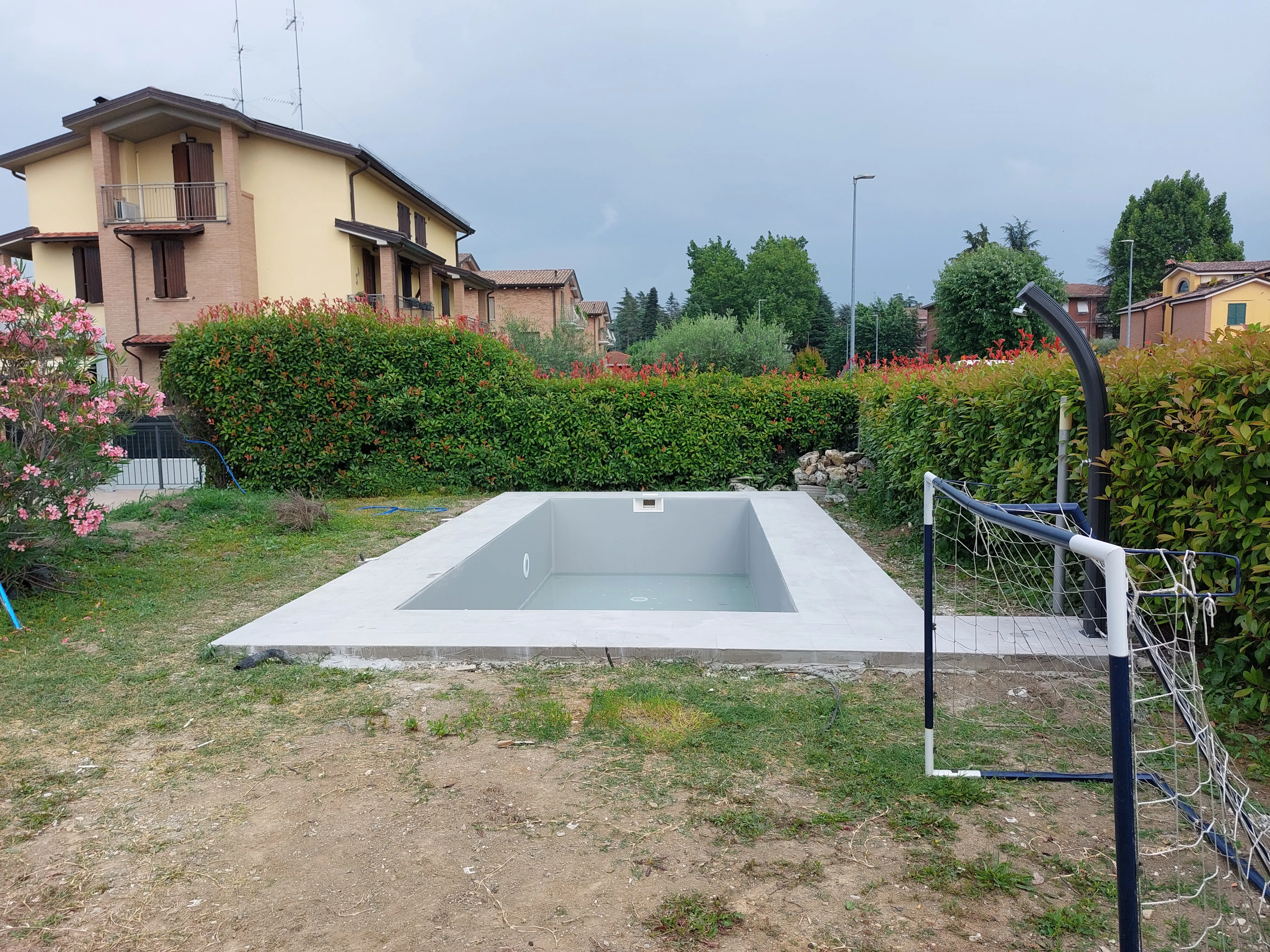 Piscina a skimmer — panoramica — Kash Piscine